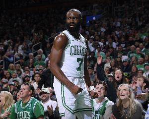 杰伦-布朗：外界给的压力很大 一场打不好就会出现把我交易的声音