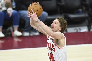 新赛季准备起飞？布泽利斯13投8中砍下19分2帽&填满数据栏