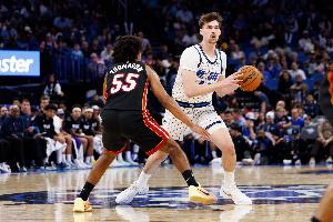 Scotto：魔术计划与科林-卡斯尔顿签下一份双向合同