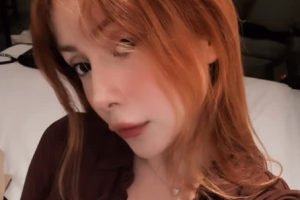 开门！我是我哥！Upest妻子更新视频：我现在在中国 想你