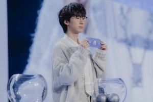 英雄联盟赛事官推提问：Ming、Jiejie、Baolan、Crisp 你觉得谁抽的签更好？