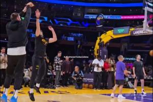 调皮！东契奇赛前热身：来防我呀！然后调高弧度三分空心命中