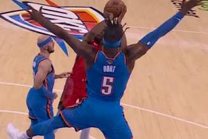 全是细节KD面对包夹急停&无视多特张牙舞爪防守强硬命中！