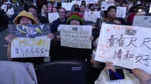 激动的心颤抖的手！赛前GEN粉丝疯狂为主队加油助威