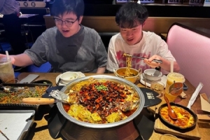 369knight也来了~AL经理爱笑晒聚餐：生活碎片 Bili滔博一起加油