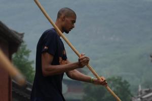 名记感叹文班外星人表现：少林寺今夏给这年轻人施加了神奇魔法！