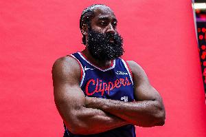 苦苦支撑！哈登半场9投5中拿到全队最高13分6助 正负值-24