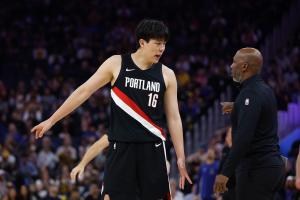 小杨可怎么办管泽元看比卢普斯涉赌被捕：？师傅让FBI抓走了！