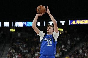 状元首秀！弗拉格13中4拿到10分10板两双 打控卫全场零助攻