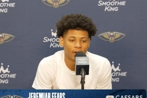 7号秀费尔斯：我对自己要求严格今天表现还可以 我还得继续练