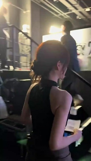 你比比赛好看！解说Rita分享视频：看个比赛看成工伤了快