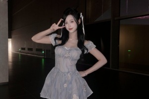 永劫无间女主持娅鸽更博晒照：明天秋季赛总决赛咯～