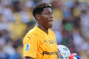 铃木彩艳：我的脚下技术也很不错 世界杯后再考虑找女朋友