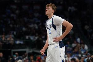 开季两连败！独行侠锋线群四人失误20次！自媒体：没真控卫太伤了