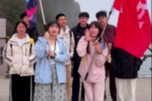 主持骆歆晒登山日常：一起来给LPL加油打call啦