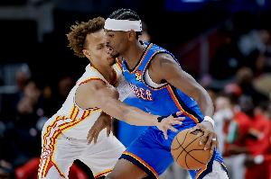 神的武器11中10！亚历山大三节打卡30分场均跌至40分5.6板5助