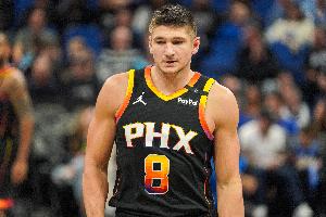 外线挺准！格雷森-阿伦12中6得17分4板5助1断 三分10中5