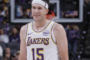 施罗德：东詹缺阵里夫斯就成了核心进攻点 他拥有无限开火权