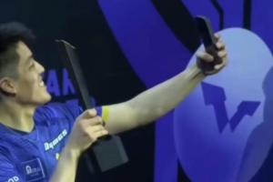 生无可恋...WTT伦敦站不敌邱党丢冠，张本智和颁奖典礼上一脸落寞