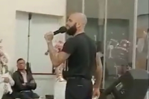 西媒：阿尔维斯近来成为了一名传教士，此前他曾因性侵指控入狱