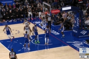 状元出口气！班凯罗强突顶开埃奇库姆 上演双手暴扣