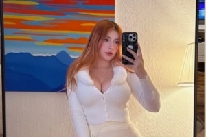 Upset妻子晒照：这就是顶级AD的对抗力？