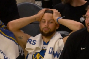 小子偷我技能包？波斯特彩虹三分命中 场下库里双手抱头生无可恋