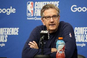 芬奇为绝杀回合揽责：我应该安排无限换防 而不是区域联防的