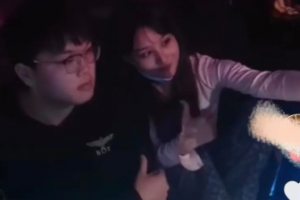 原来是“老吃家”！回顾S10赛后Bin曾前往夜店，有女粉与其合照！