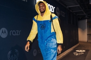 万圣节来啦！字母哥爆改“小黄人” 希腊怪兽秒变萌神！