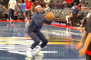 小吧在快船赛前热身现场 比尔戴着耳机投篮今天打鹈鹕复出啦！