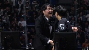 难受到想哭！Ruler揉着眼睛落寞的首个走向后台 Duro全程低头