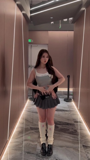 很润！Kitty晒与Mayumi合舞视频：你的老婆来啦～