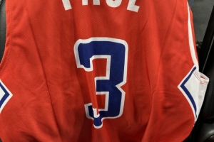 小吧观赛快船VS鹈鹕 主场给每位球迷赠送保罗快船1.0时期球衣