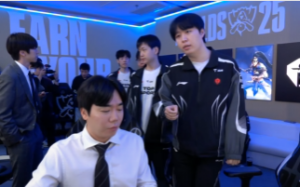 什么问题？TES教练Homme休息室直接紧皱眉头 手拿笔记本和Kanavi对话