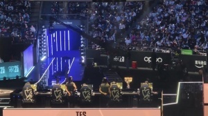 比赛再次暂停：这次是Creme反映了一个设备问题