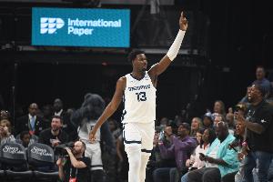 独自带队支撑！贾伦-杰克逊半场8中5&三分2中1拿12分 另有4板