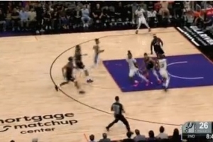 秀儿！卡斯尔快速反击冷静不看人妙传 凯尔登轻松上空篮