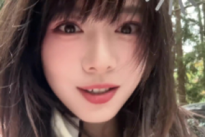 主持骆歆更新视频：来之前也没人跟我说要先爬到黄山顶上才能主持啊！？