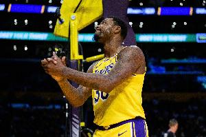 东契奇称赞斯玛特的防守：他做的一些事情我生涯至今从未见过