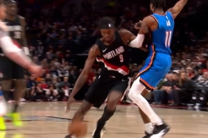 夹手臂了！格兰特突破被吹进攻犯规&开拓者挑战失败