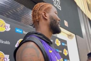 东子我染了！艾顿顶了一头浅棕发