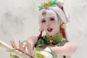 主持骆歆分享视频：喜欢我的熊猫娃娃拉克丝吗 我问你呢 你尔多隆吗