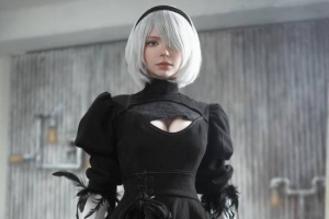 碍事梨体模新COS：性感黑丝包裹雪白大腿 太诱人了