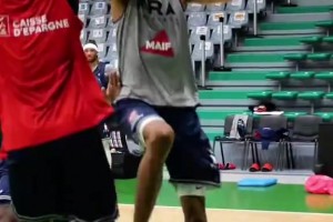 过你就像过马路,文班亚马也太灵活了吧