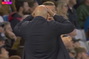 这都能进？！索博斯洛伊禁区右侧电梯球破门，场边斯洛特捂头震惊