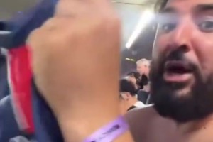 活久见！马赛老哥脱下了国米球衣马上反水穿上大巴黎球衣