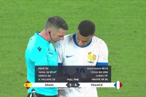 对补时时间不满！姆巴佩赛后找主裁理论！