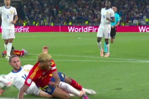 拉比奥特放倒亚马尔送点！亚马尔亲自主罚命中！西班牙3-0法国！