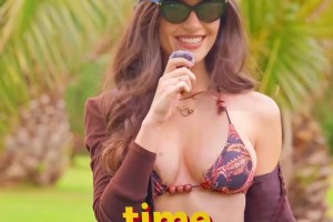 欧冠女主持一身清凉装出门游玩~她甚至对我发出了低音炮